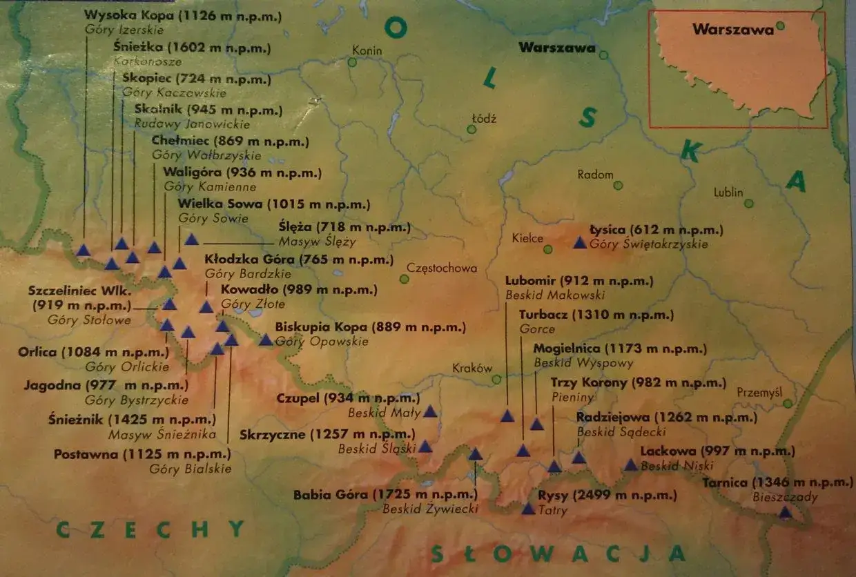 Mapa przedstawia korona gór polskich szczyty, od Karkonoszy po Tatry i Bieszczady.